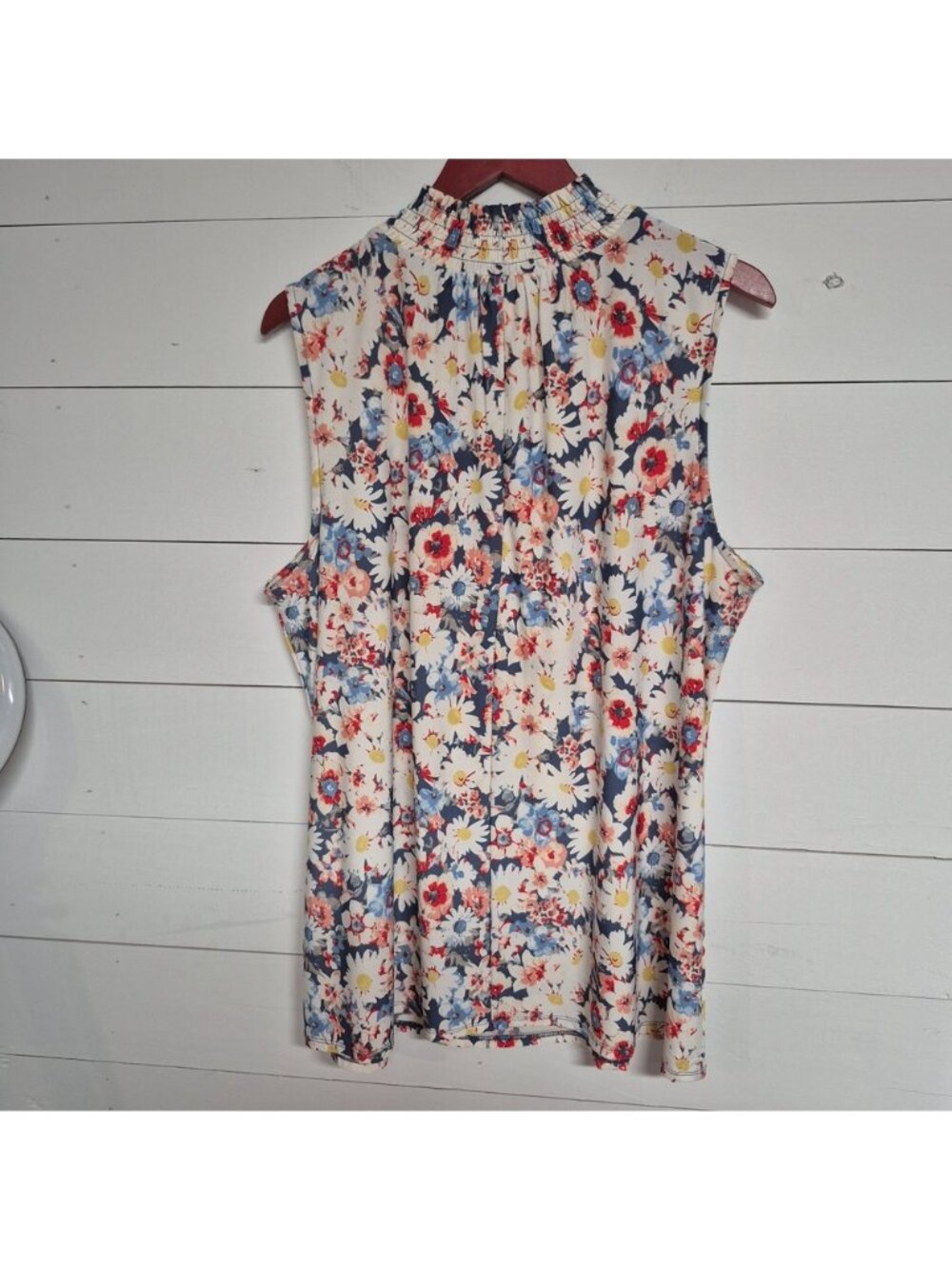 CATO Floral Sleeveless Blouse With Smocked Neckline Size 18/20W Daisy Print - Picture 6 of 6